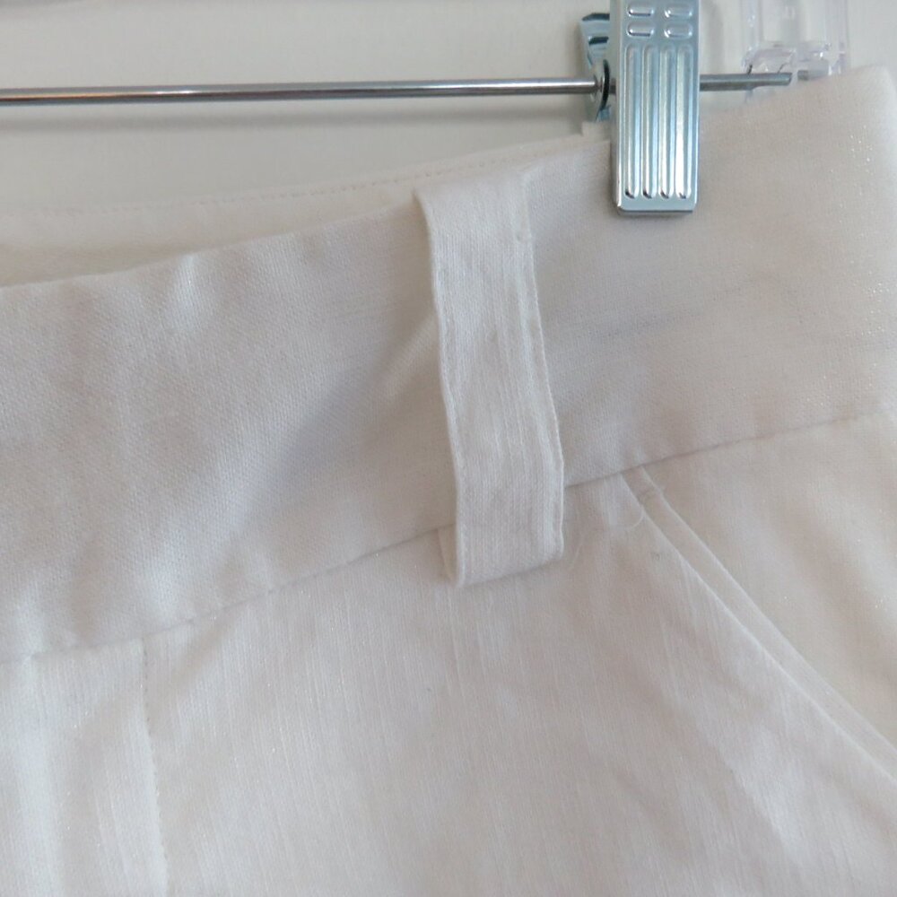 ALICE + OLIVIA Cady Metallic White Linen Blend Cuff Shorts - Size 30 Inch Waist - Picture 4 of 13